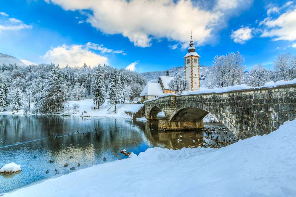 Lago de Bohinj en invierno